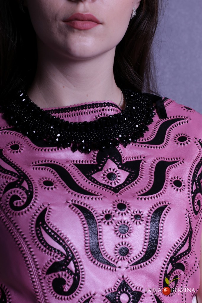 Платье черного и розового с перламутром цвета кожи,аппликация ручной сборки.