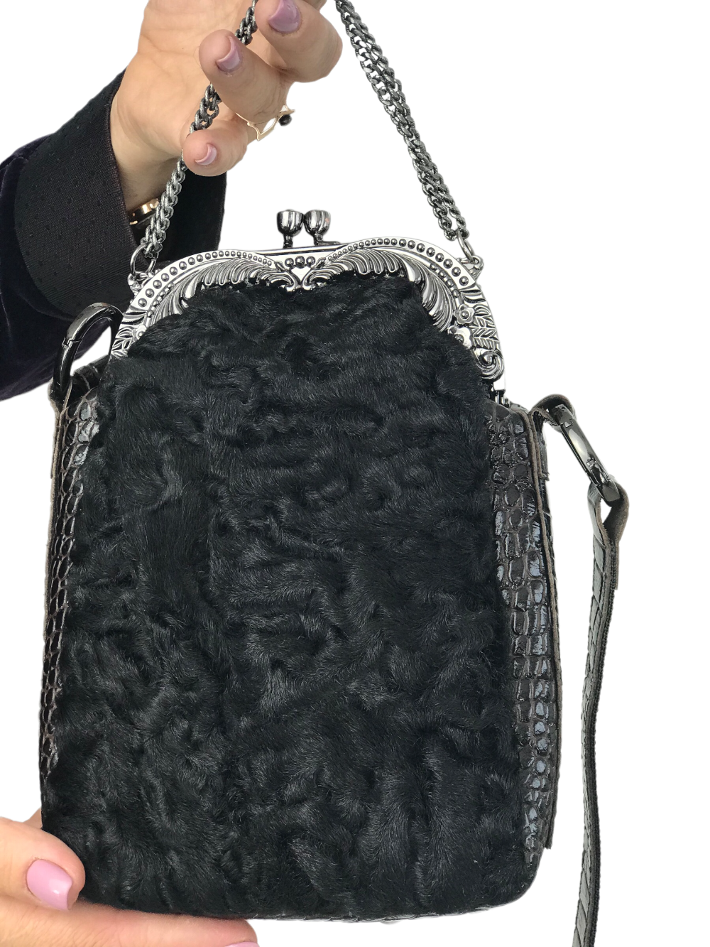 картинка кожаные  "Тиффани-01.М" - Сумка женская с мехом на фермуаре. Черная каракульча, винтажный фермуар, 13 см  от Ирины Берзиной