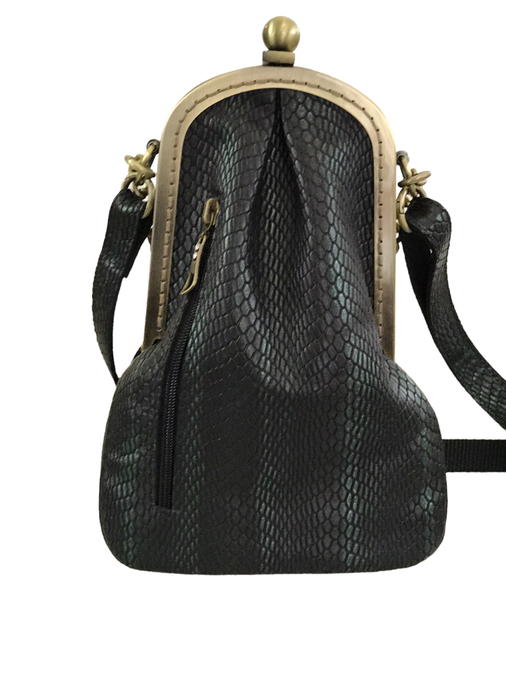 картинка кожаные  "Белита-02" - Кожаная женская сумка с фермуаром. Черно-зеленая рептилия, тиснение от Ирины Берзиной